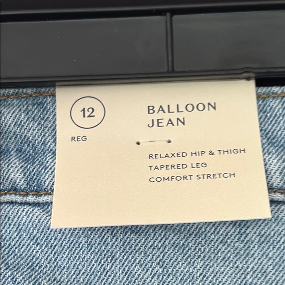 NWT Universal Threads Comfort Stretch Light Blue Balloon Denim Jeans, size 12 - Picture 8 of 12